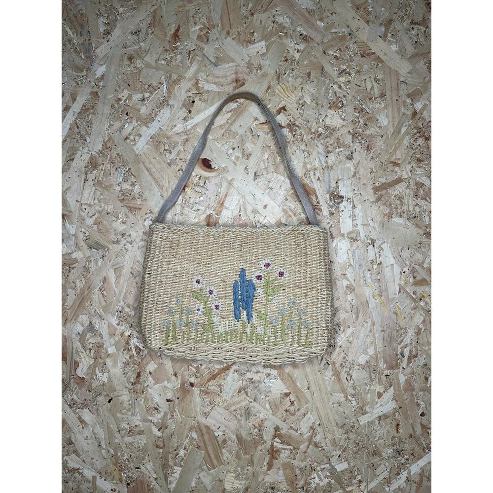 Raffia Purse Features Embroidered Floral Women's Bag